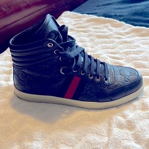 Gucci sneakers size 7.5/US size 8.5,Navy Blue leather